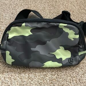 Lululemon Everywhere Belt Bag 1L
